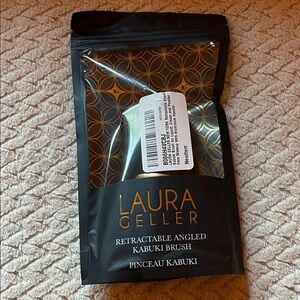 Laura Geller Retractable Kabuki Brush in Black and Gold